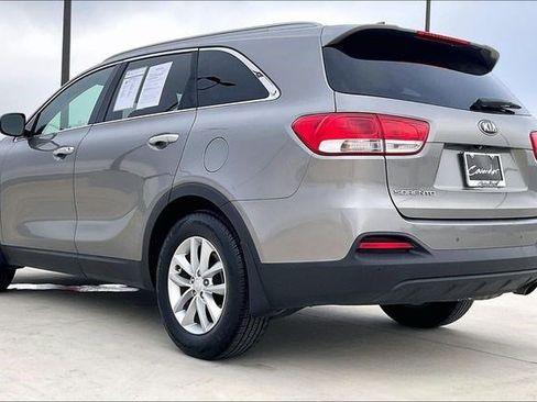 Used 2018 Kia Sorento LX image 15