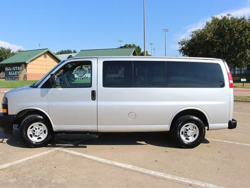 Used 2019 Chevrolet Express 2500 LS w/ Driver Convenience Package RWD image 2
