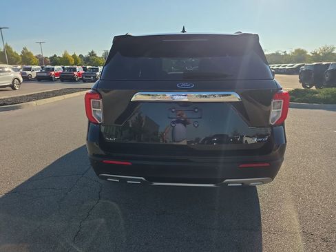 Used 2023 Ford Explorer XLT w/ Equipment Group 202A image 6