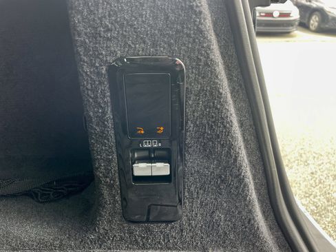 Used 2024 Land Rover Range Rover Sport SE image 38