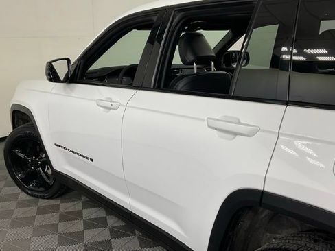 Used 2023 Jeep Grand Cherokee Altitude AWD/4WD image 38