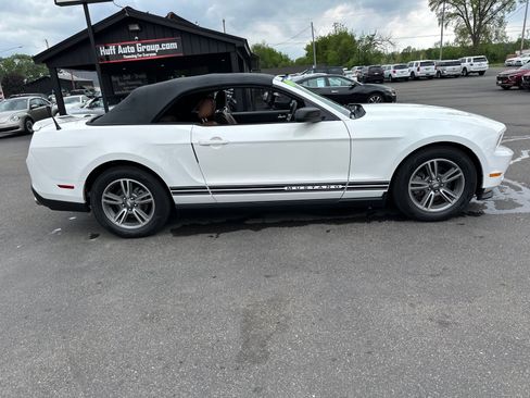 Used 2011 Ford Mustang Premium w/ 201A Rapid Spec Order Code RWD image 5