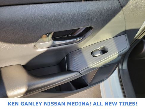 Used 2024 Nissan Sentra SV image 39