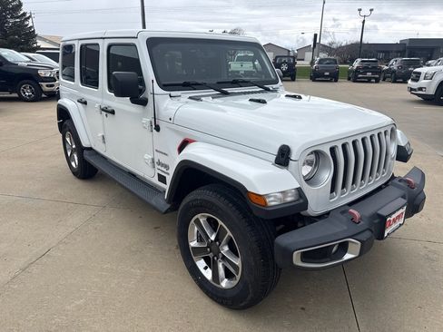 Used 2019 Jeep Wrangler Unlimited Sahara w/ Dual Top Group AWD/4WD image 7
