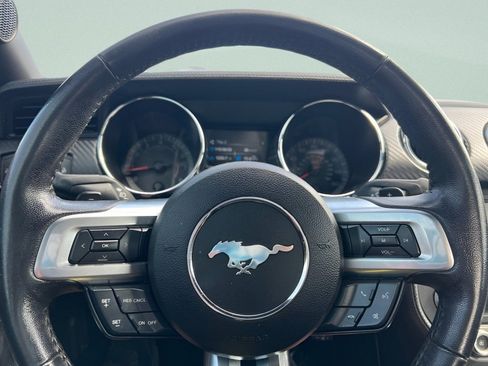 Used 2017 Ford Mustang Coupe RWD image 19
