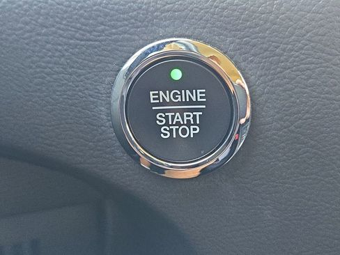 Used 2022 Ford Edge SE w/ Black Appearance Package image 23