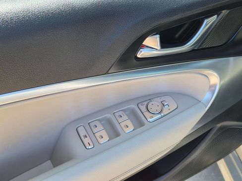Used 2025 Genesis G70 2.5T RWD image 13