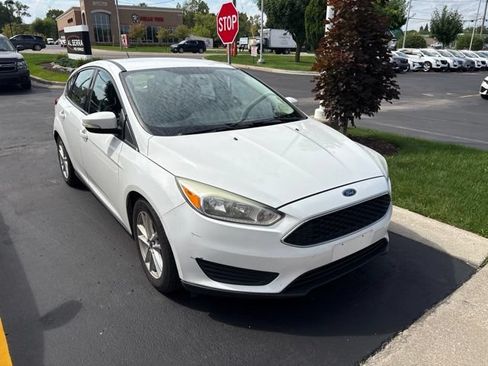 Used 2017 Ford Focus SE FWD image 1