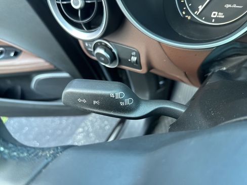 Used 2020 Alfa Romeo Stelvio Ti image 32