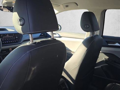 Used 2024 Volkswagen Taos SE image 16