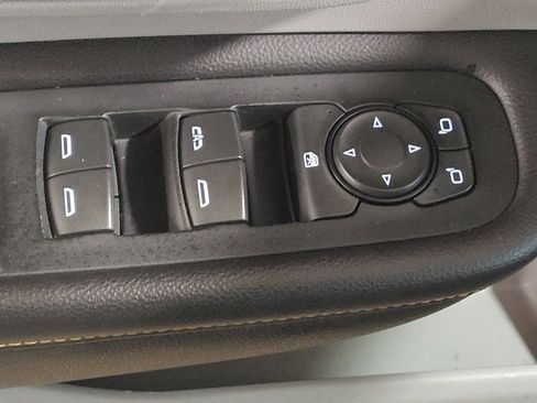 Used 2018 GMC Terrain SLE FWD image 27