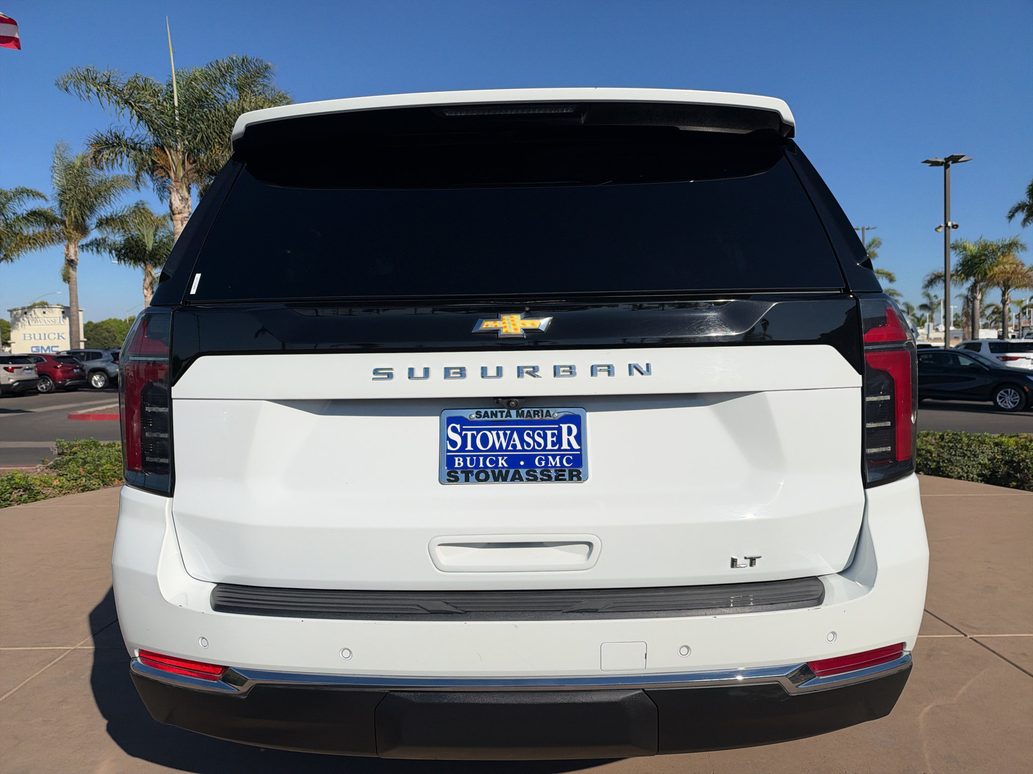 Used 2025 Chevrolet Suburban LT RWD image 6