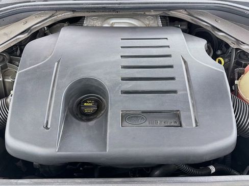 Used 2025 Land Rover Range Rover Long Wheelbase SE image 32