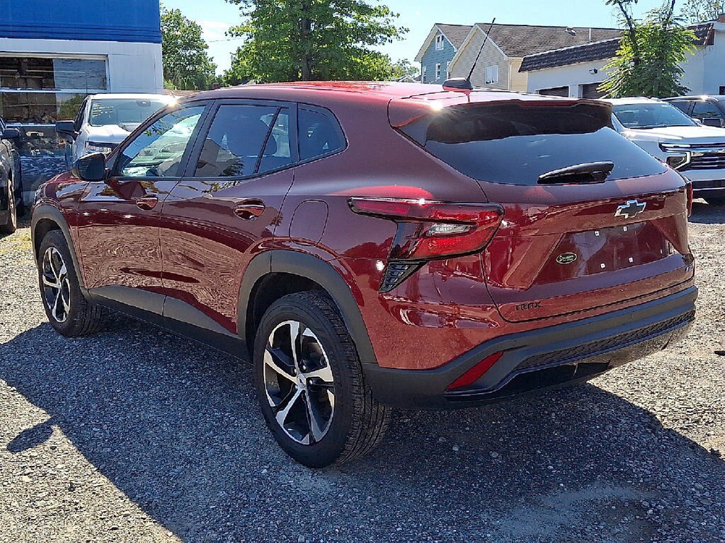 Used 2024 Chevrolet Trax RS w/ Driver Confidence Package FWD image 5