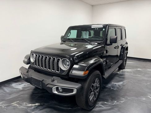 Used 2024 Jeep Wrangler Unlimited Sahara AWD/4WD image 4