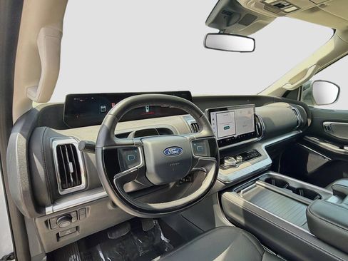 Used 2025 Ford Expedition Max Platinum w/ Driver's Package AWD/4WD image 14