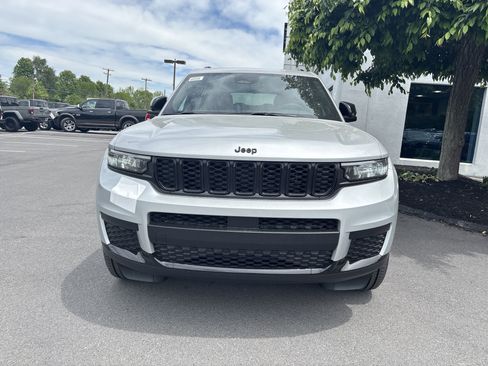 New 2025 Jeep Grand Cherokee L Altitude image 9