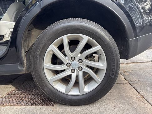 Used 2016 Land Rover Discovery Sport HSE image 16