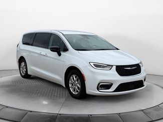 Used 2024 Chrysler Pacifica Touring-L FWD video 1