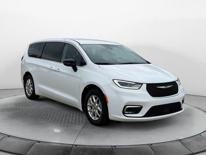 Used 2024 Chrysler Pacifica Touring-L