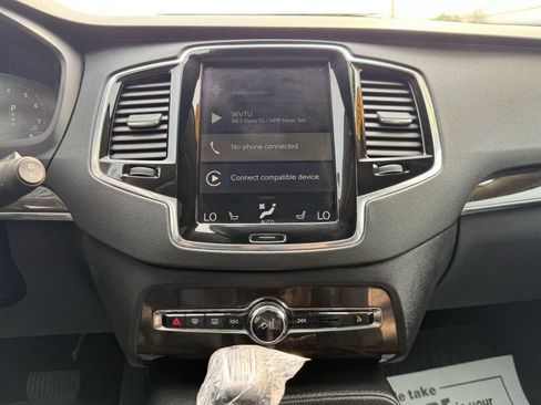Used 2018 Volvo XC90 T6 Momentum w/ Convenience Package AWD/4WD image 13
