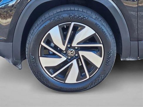 Used 2025 Volkswagen Atlas SE image 23