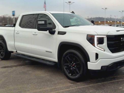 Used 2023 GMC Sierra 1500 Elevation w/ LPO, Elevation Black Package image 8