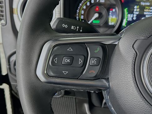 Used 2025 Jeep Wrangler Sahara w/ Safety Group image 16