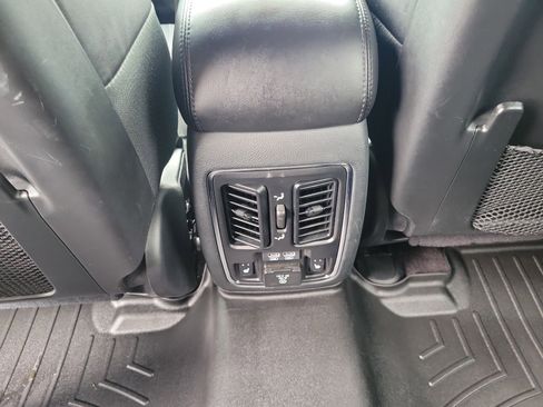 Used 2018 Jeep Grand Cherokee Limited AWD/4WD image 12
