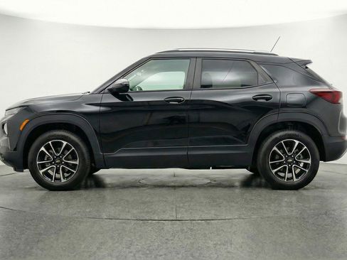 Used 2025 Chevrolet TrailBlazer LT FWD image 4