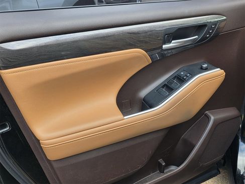 Used 2020 Toyota Highlander Platinum image 5