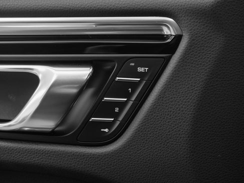 Certified 2025 Porsche Macan image 26