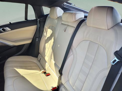 Used 2022 BMW X6 xDrive40i w/ Executive Package image 30