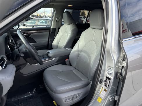 Used 2021 Toyota Highlander Platinum image 11