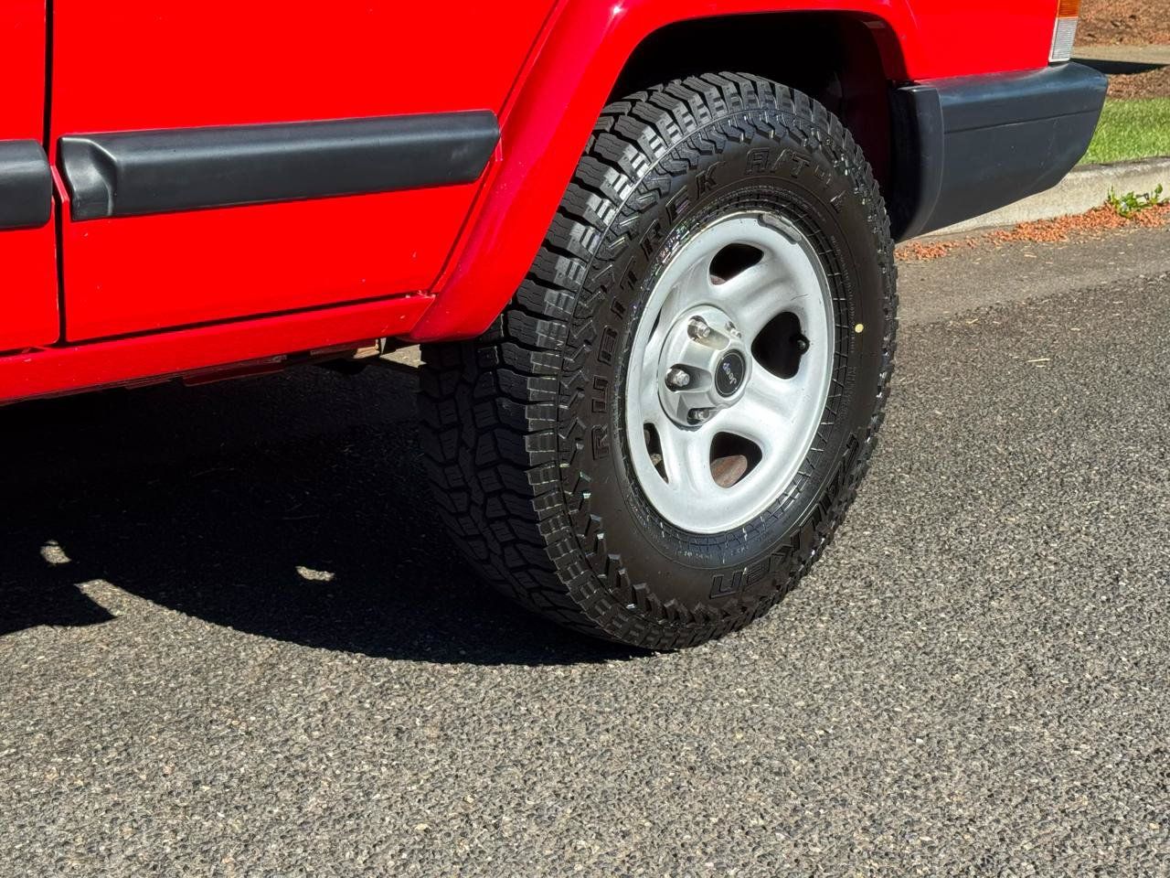 Used 2000 Jeep Cherokee Sport AWD/4WD image 30