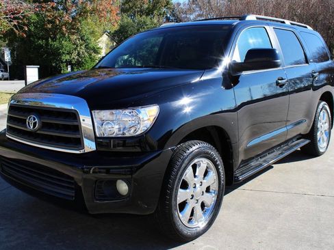 Used 2008 Toyota Sequoia SR5 image 2