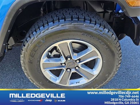 Used 2022 Jeep Wrangler Unlimited Sahara w/ Cold Weather Group image 19