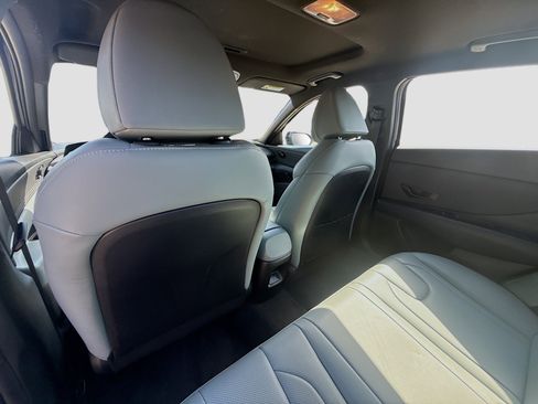 Used 2025 Hyundai Elantra Limited image 24