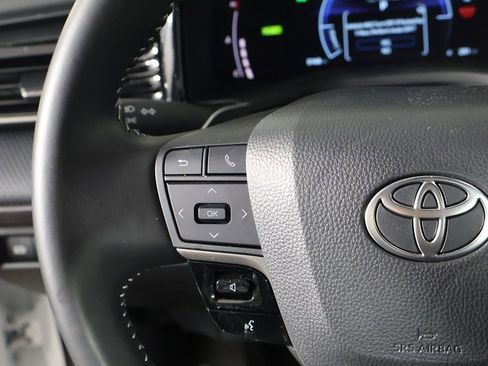 Used 2025 Toyota Camry SE image 36