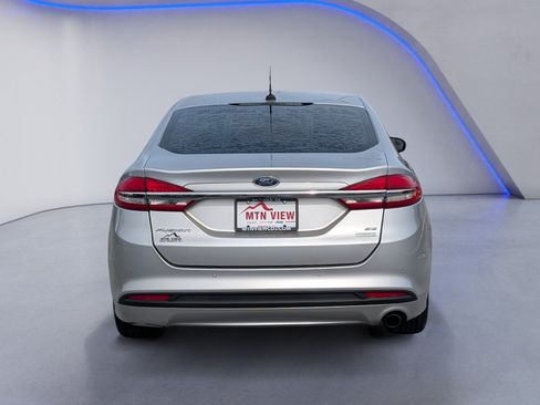 Used 2017 Ford Fusion SE w/ Fusion SE Technology Package FWD image 8