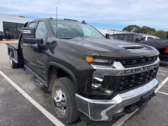 Used 2022 Chevrolet Silverado 3500 LT w/ Convenience Package AWD/4WD image 2