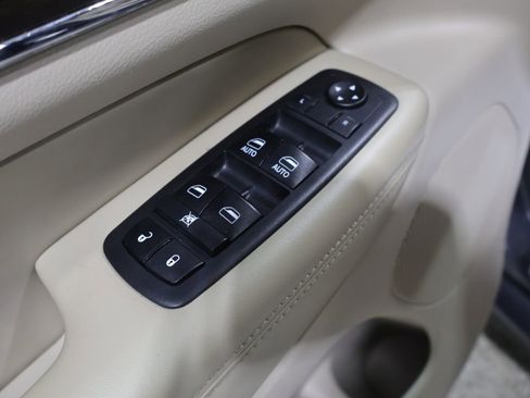 Used 2018 Jeep Grand Cherokee Limited image 16