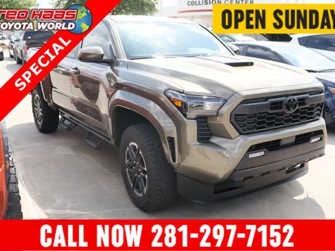 Used 2025 Toyota Tacoma TRD Sport image 1