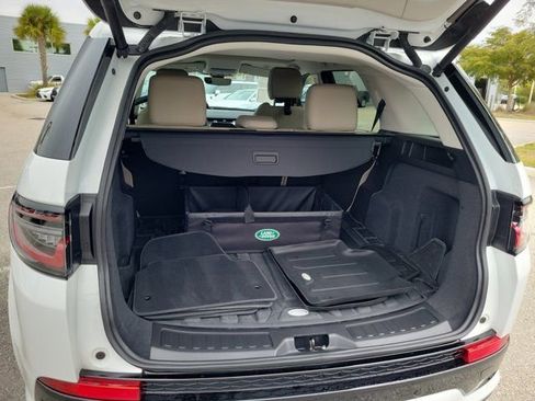 Used 2025 Land Rover Discovery Sport S image 9