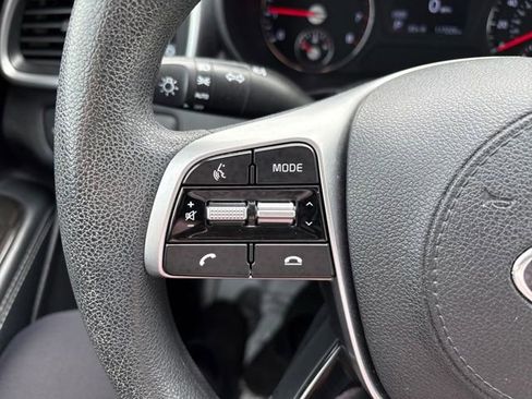 Used 2019 Kia Sorento AWD V6 image 11