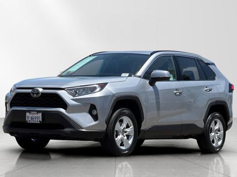 Used 2021 Toyota RAV4 XLE w/ Carpet Mat Package (TMS) AWD/4WD image 8