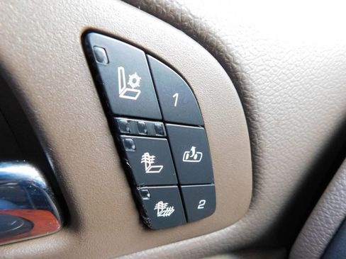 Used 2010 Chevrolet Avalanche LTZ image 16