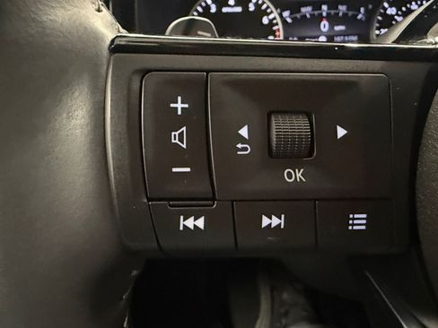 Used 2025 Nissan Pathfinder SL AWD/4WD image 18
