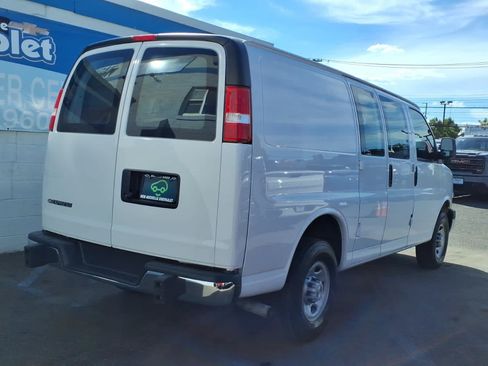 Used 2024 Chevrolet Express 2500 w/ Driver Convenience Package RWD image 6