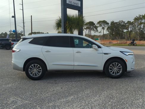 Used 2024 Buick Enclave Premium image 8